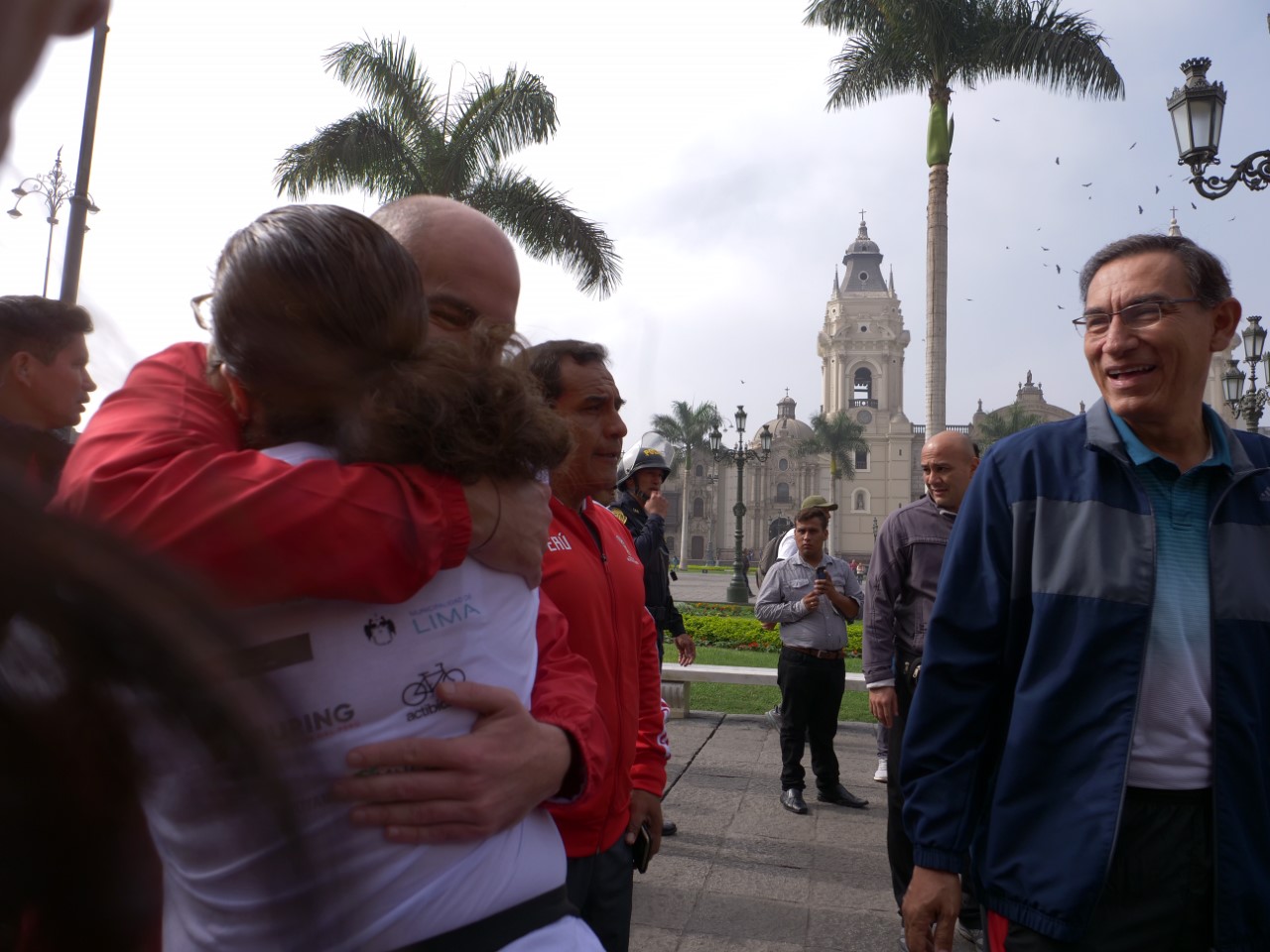 1.7 suito saludo con ministra del ambiente ante presencia del presidente Martin Vizcarra
