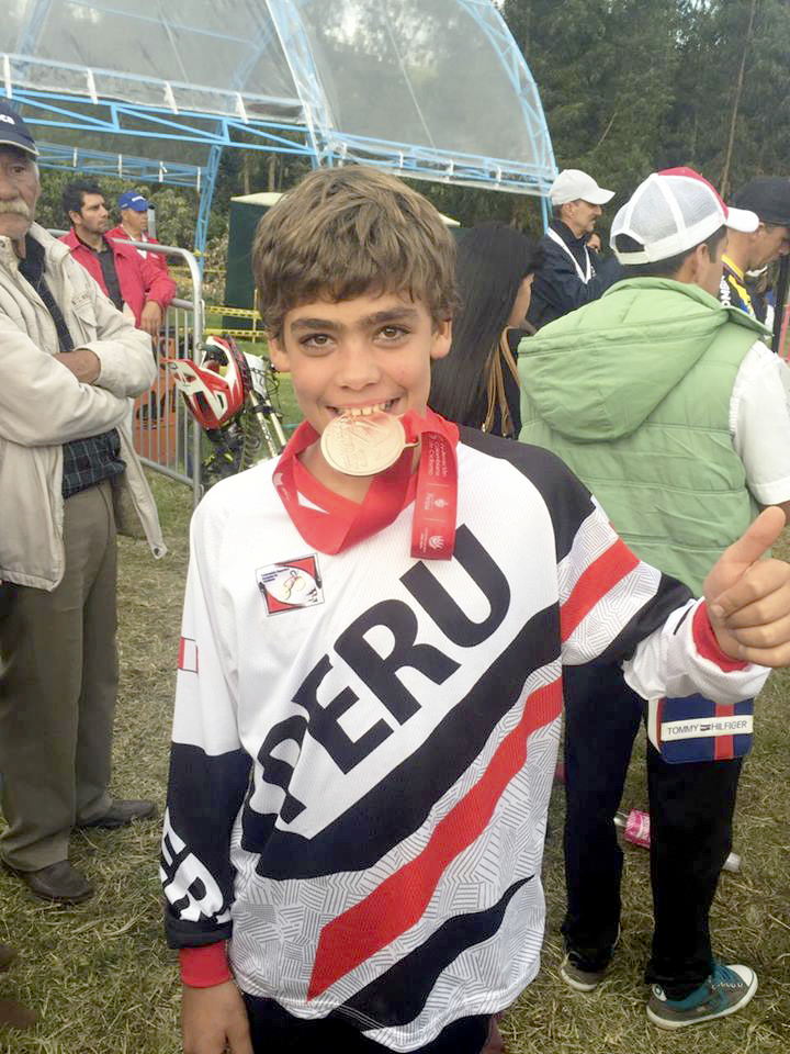 FOTO SEGUNDA CICLISMO 05 MATEO BRONCE 