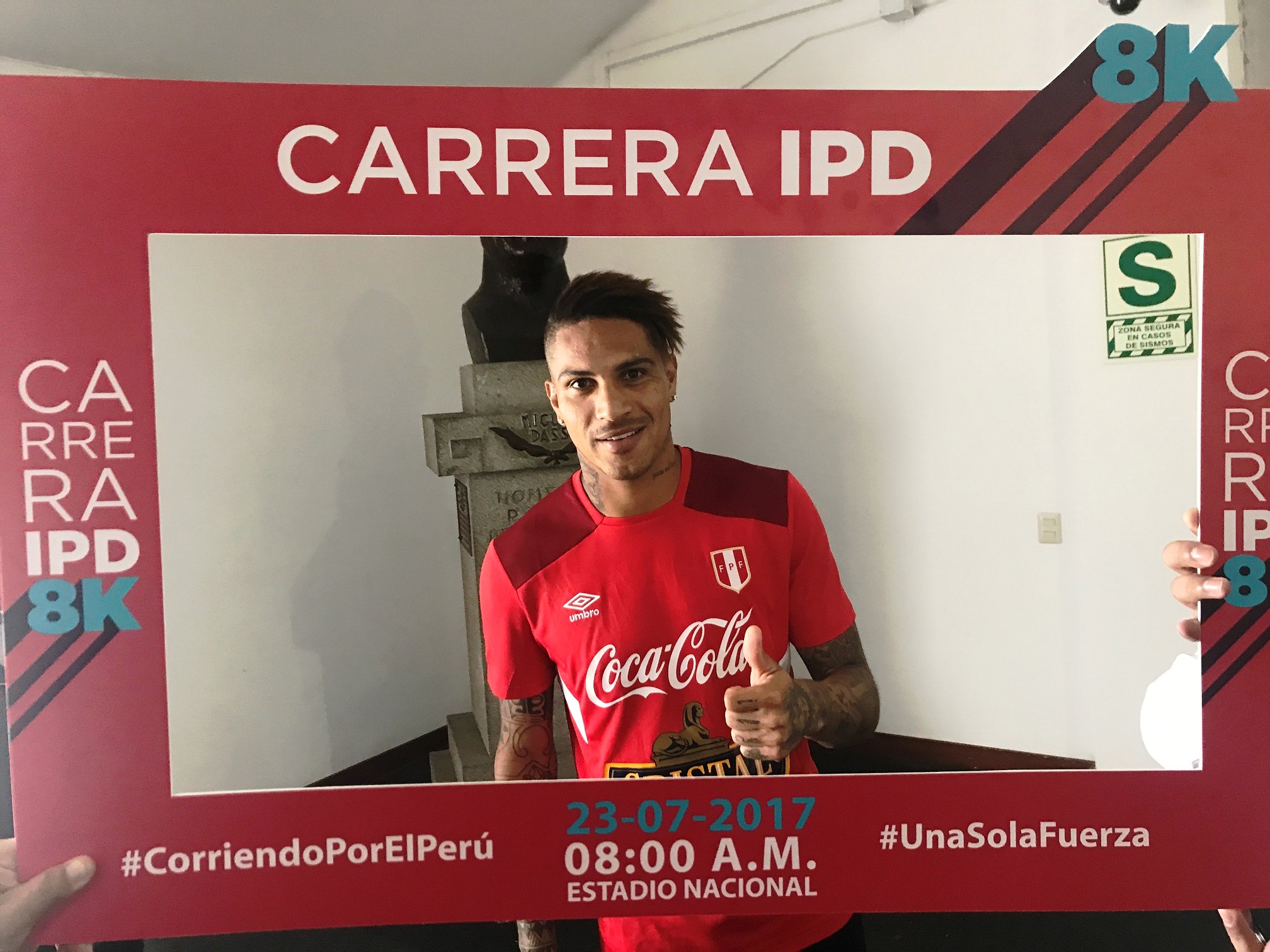 PAOLO GUERRERO APOYA CARRERA IPD8K