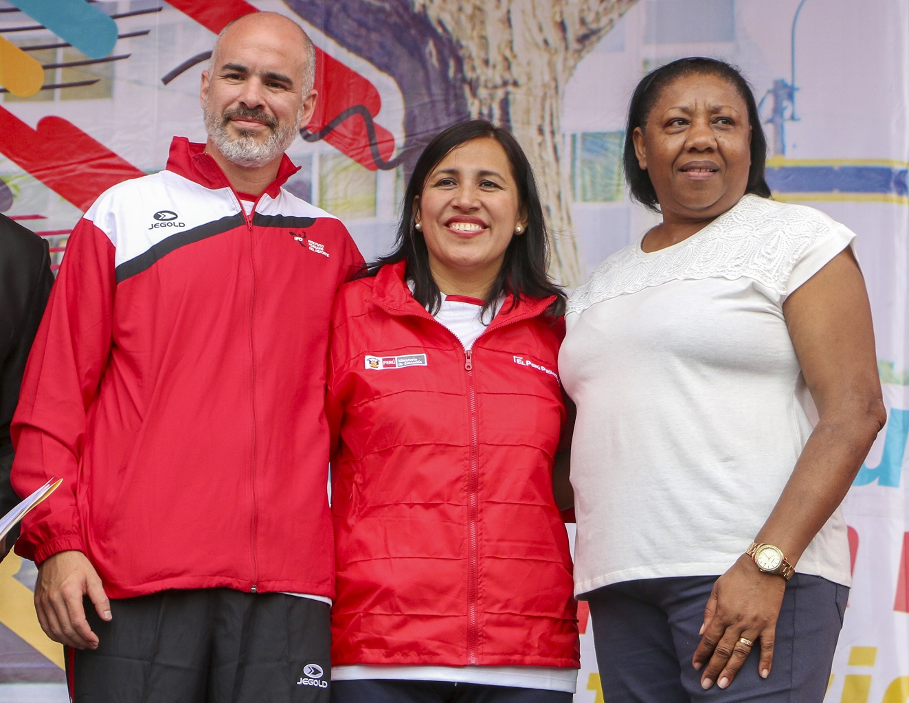 PRESIDENTE DEL IPD SEBASTIAN SUITO MINISTRA FLOR PABLO MEDINA OLIMPICA DE VOLEY GINA TORREALBA