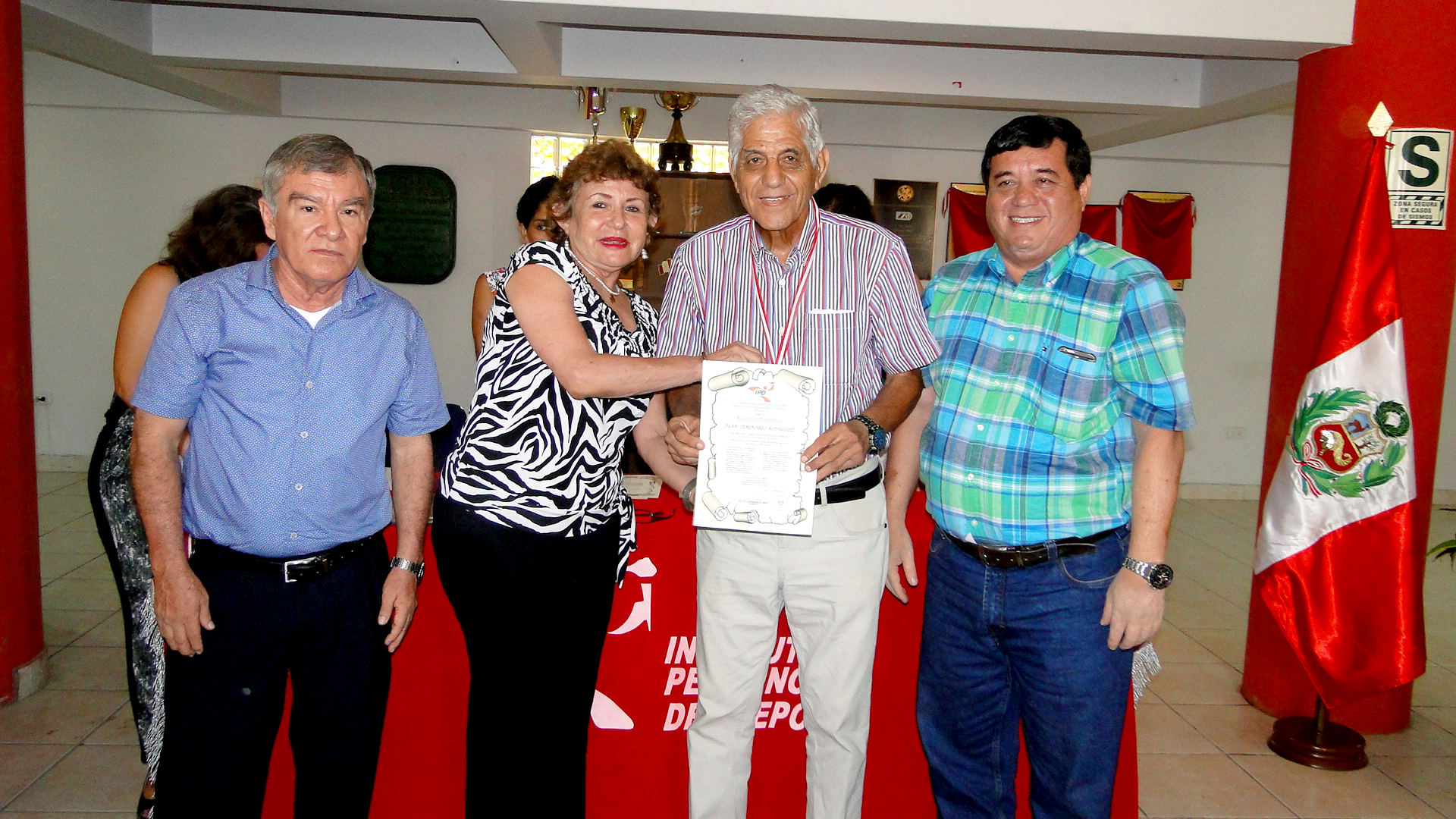 Reconocimiento a Juan Seminario 2