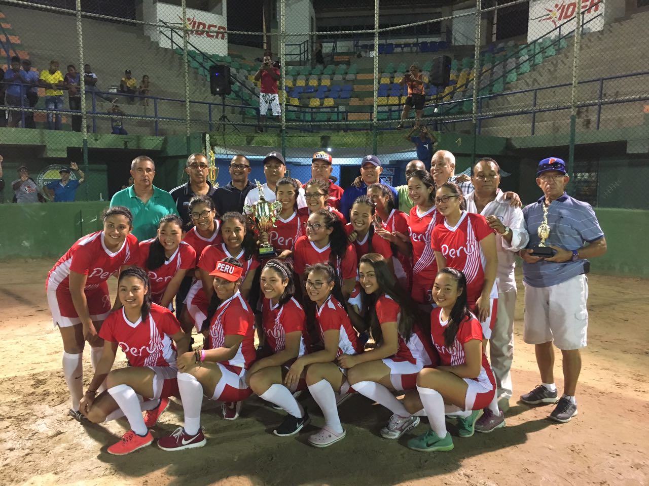 Selección Nacional de Softbol U18 premiacion bronce