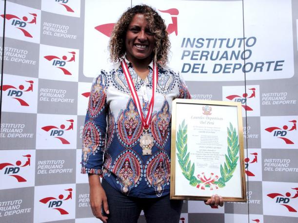 anali gomez prendio la llama bolivariana