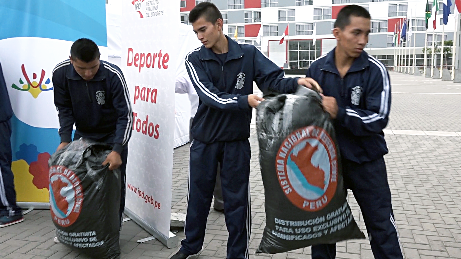 donativos para peruanos afectados por lluvias y huaicos