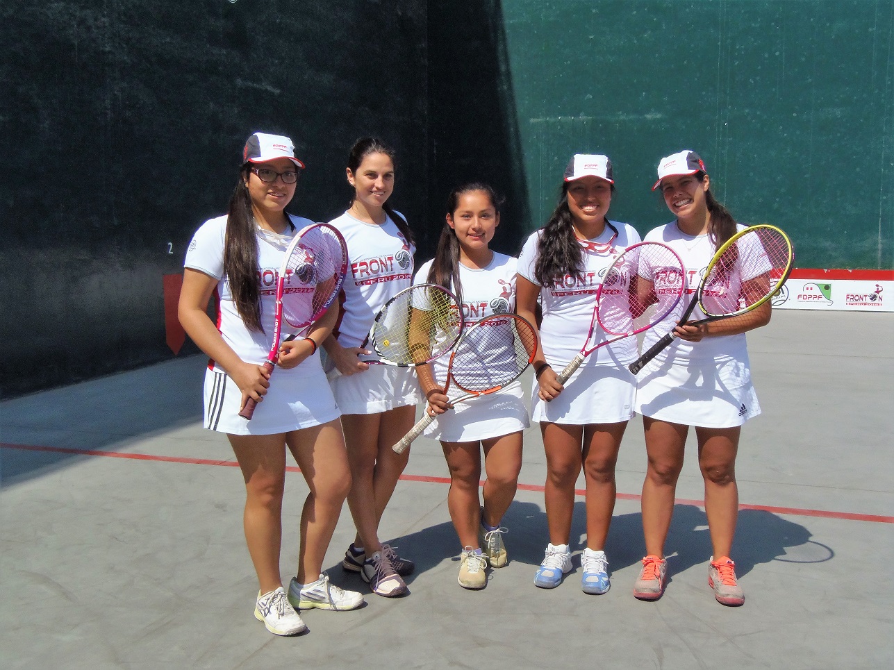 el equipo de damas listas para la competencia