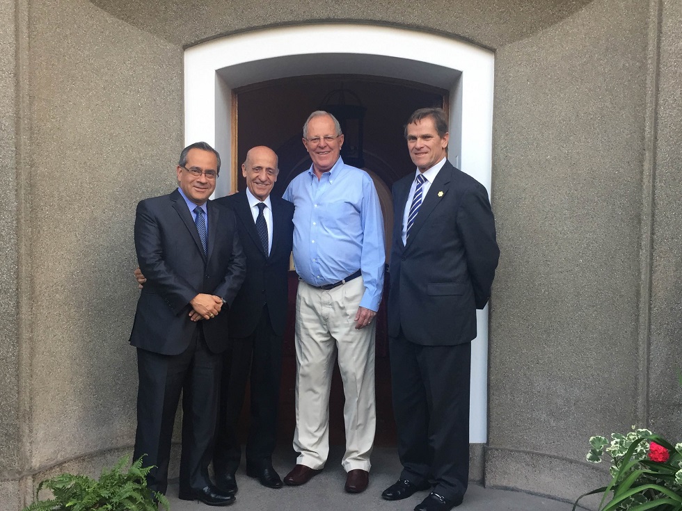 el presidente kuczynski junto al ministro saavedra