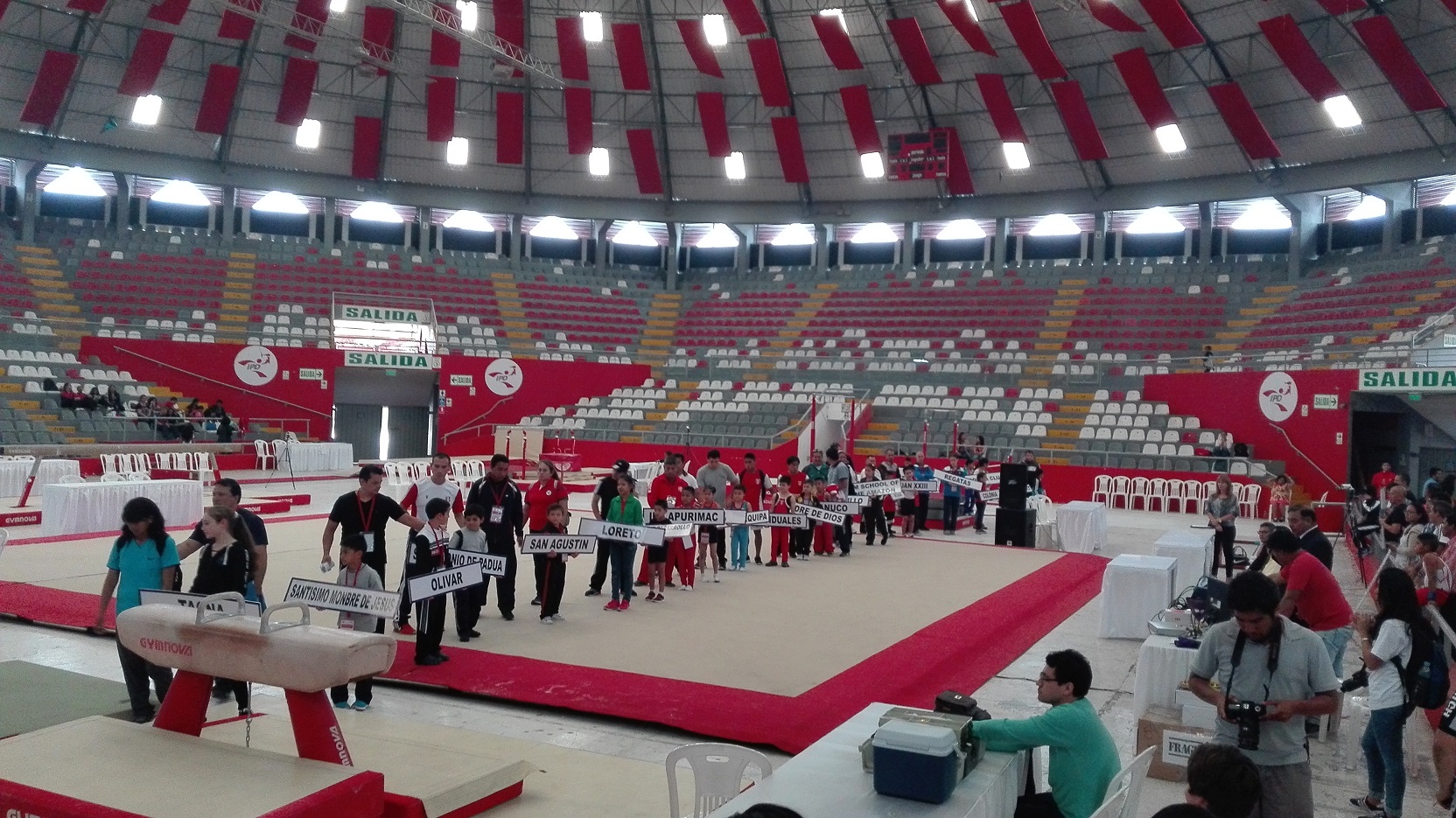 la inauguración del nacional en el coliseo dibos