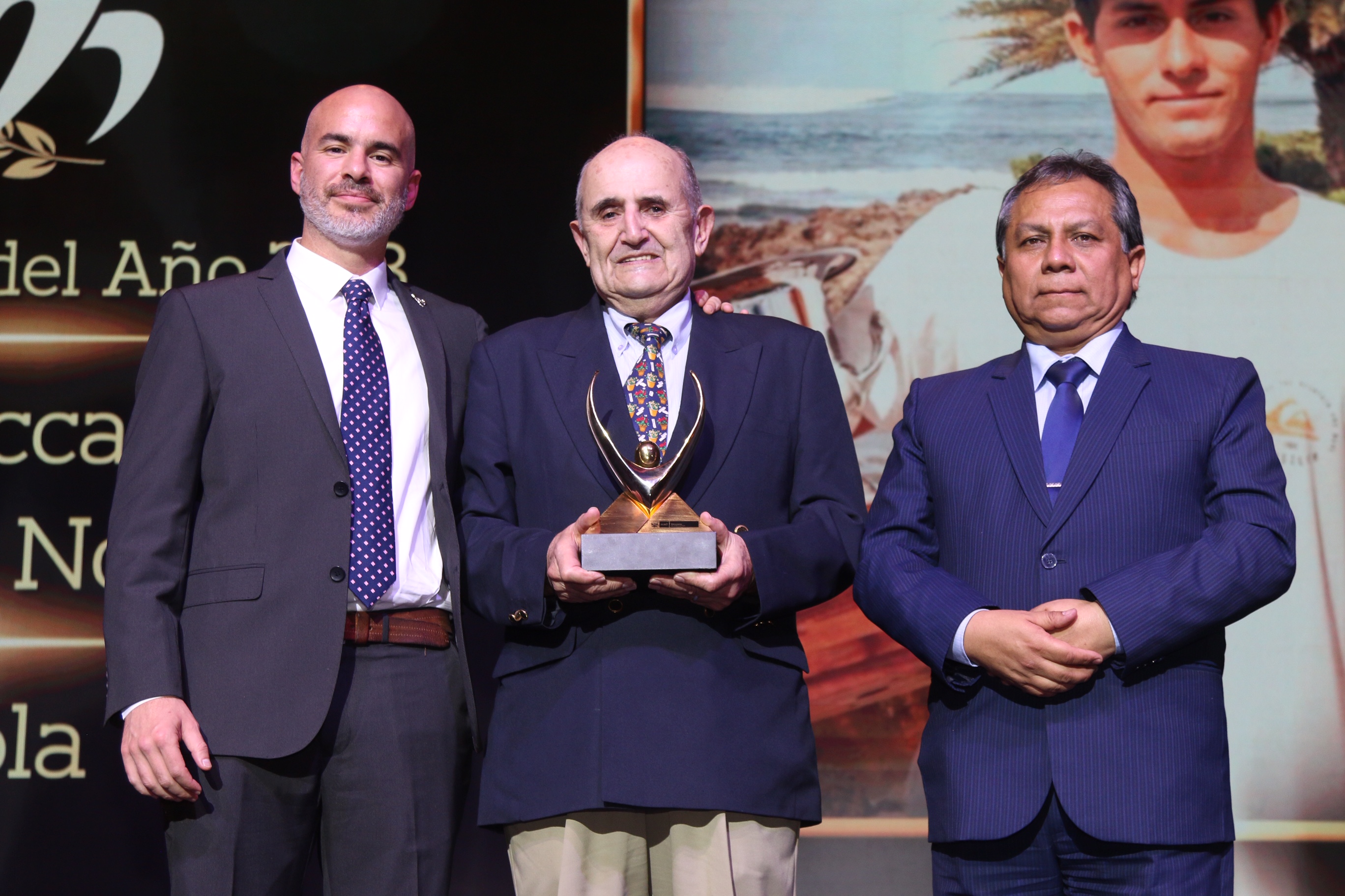 lucca mesinas fue elegido mejor deportista del 2018 su abuelo recogió el trofeo en su representación