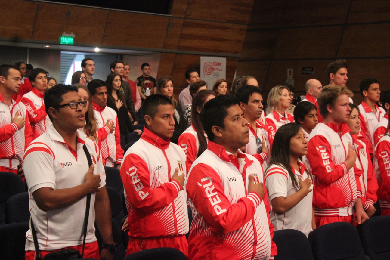 3 - Deportistas cantando el himno nacional 1