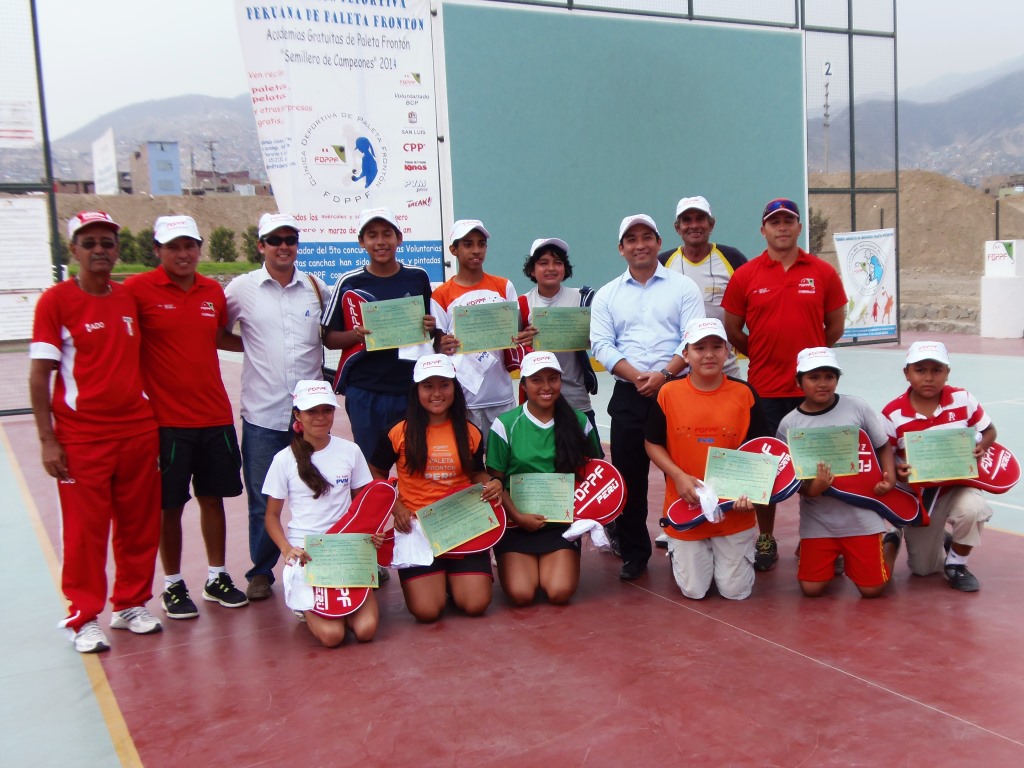 Ganadores del Torneo de Menores 2014 junto con Akio Tamashiro del IPD y Fernando Patroni de la Fed. Paleta Frontn