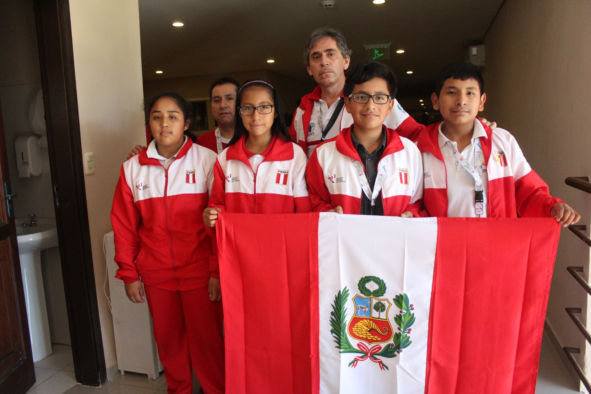 ajedrez 2 de izq a der. isabela mostacero alexandra estrada gonzalo quirhuayo y flavio gonzales