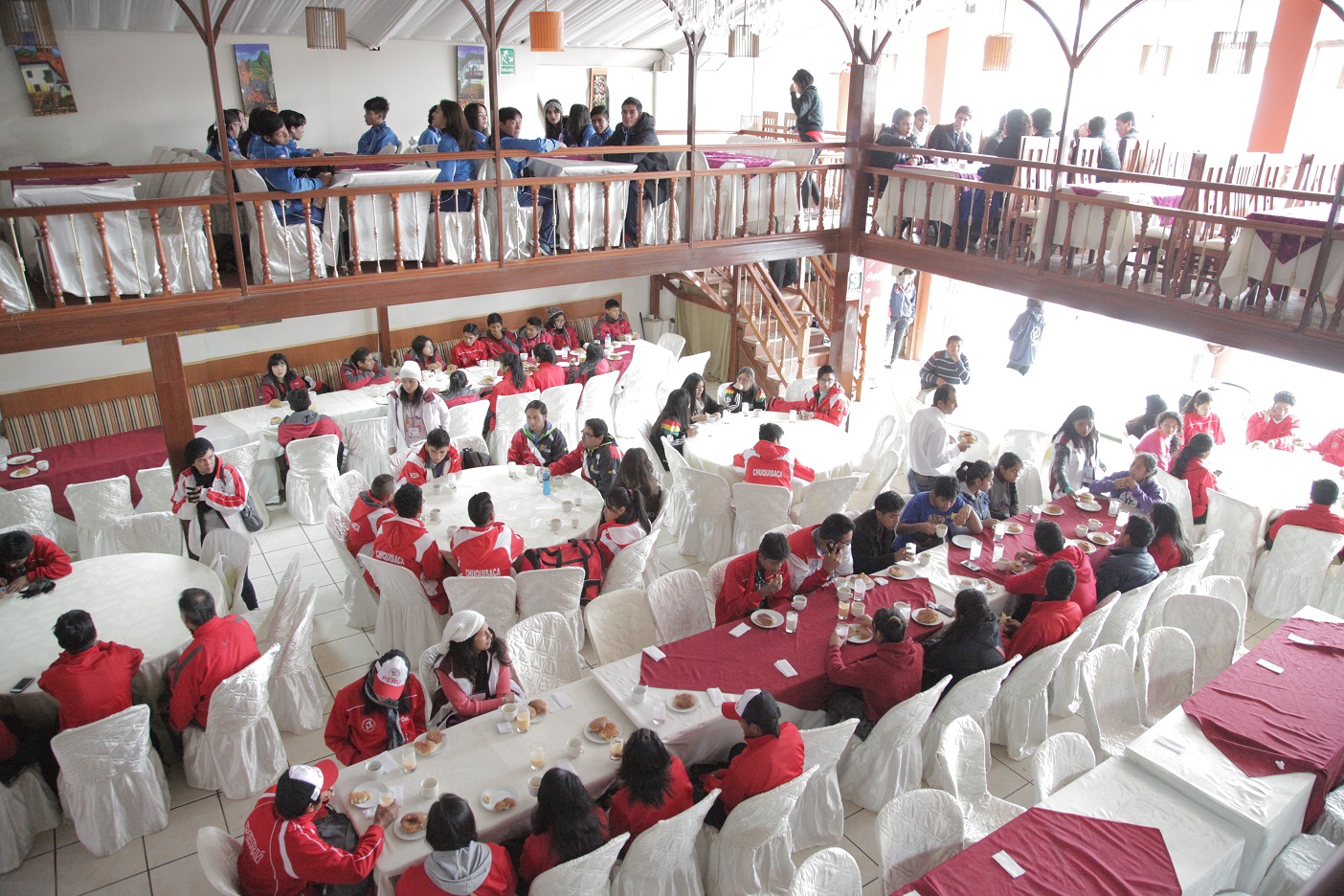 judejut cusco deportistas almorzando