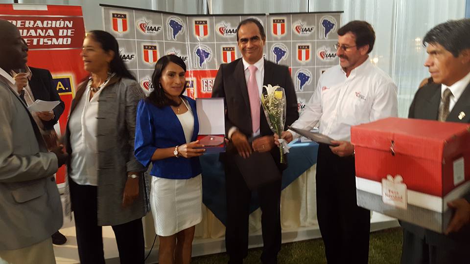 reconocimiento a gladys tejeda