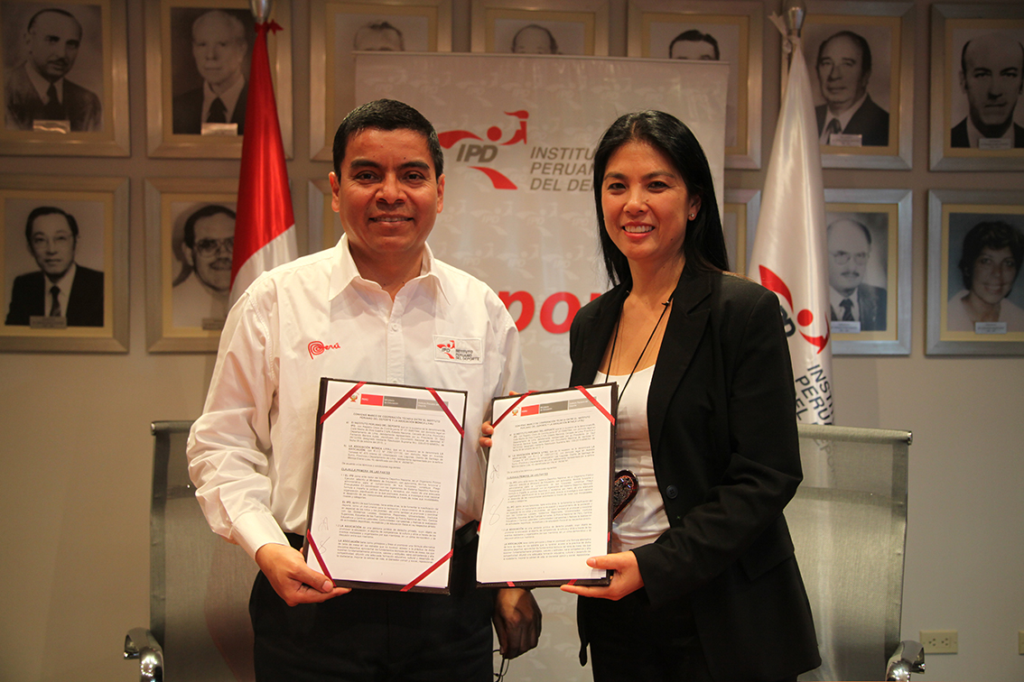 saul barrera y monica liyau con los convenios