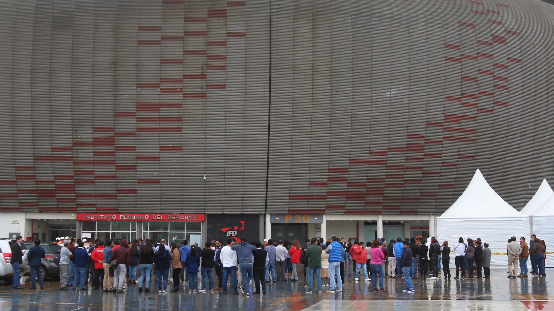 simulacro de sismo en el estadio nacional