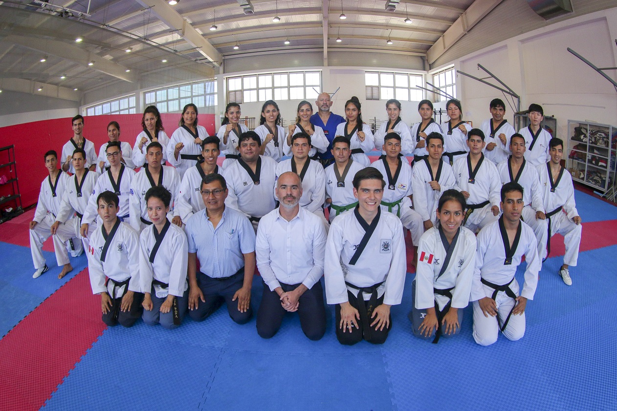 toda la seleccion con el presidente del ipd